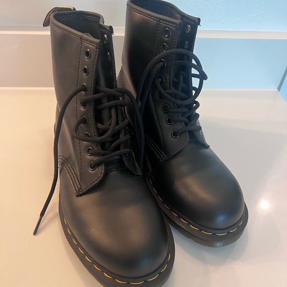 1460 WOMEN'S SMOOTH LEATHER LACE UP BOOTS - Picture 2 of 2